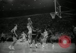 Image match de basket Portland Oregon USA, 1965, de la seconde 41 séquences d'archives historiques vidéo 65675029929
