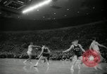 Image match de basket Portland Oregon USA, 1965, de la seconde 45 séquences d'archives historiques vidéo 65675029929