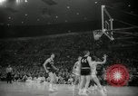 Image match de basket Portland Oregon USA, 1965, de la seconde 48 séquences d'archives historiques vidéo 65675029929