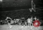Image match de basket Portland Oregon USA, 1965, de la seconde 49 séquences d'archives historiques vidéo 65675029929