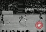 Image match de basket Portland Oregon USA, 1965, de la seconde 60 séquences d'archives historiques vidéo 65675029929