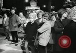 Standbild Premier von Madame X New York United States USA, 1966, aus Sekunde 13 historischem Filmmaterial Videoclip 65675029932
