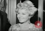 Standbild Premier von Madame X New York United States USA, 1966, aus Sekunde 18 historischem Filmmaterial Videoclip 65675029932