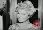 Standbild Premier von Madame X New York United States USA, 1966, aus Sekunde 19 historischem Filmmaterial Videoclip 65675029932