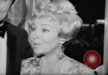 Standbild Premier von Madame X New York United States USA, 1966, aus Sekunde 21 historischem Filmmaterial Videoclip 65675029932