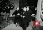 Standbild Premier von Madame X New York United States USA, 1966, aus Sekunde 32 historischem Filmmaterial Videoclip 65675029932