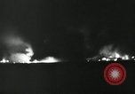 Standbild Vietcong Raketenangriff auf US-Airbase Da Nang Vietnam, 1967, aus Sekunde 6 historischem Filmmaterial Videoclip 65675029937