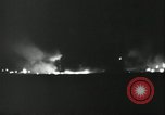Standbild Vietcong Raketenangriff auf US-Airbase Da Nang Vietnam, 1967, aus Sekunde 13 historischem Filmmaterial Videoclip 65675029937