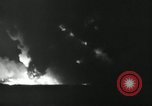 Standbild Vietcong Raketenangriff auf US-Airbase Da Nang Vietnam, 1967, aus Sekunde 16 historischem Filmmaterial Videoclip 65675029937