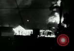 Standbild Vietcong Raketenangriff auf US-Airbase Da Nang Vietnam, 1967, aus Sekunde 25 historischem Filmmaterial Videoclip 65675029937