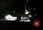 Standbild Vietcong Raketenangriff auf US-Airbase Da Nang Vietnam, 1967, aus Sekunde 27 historischem Filmmaterial Videoclip 65675029937