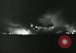 Standbild Vietcong Raketenangriff auf US-Airbase Da Nang Vietnam, 1967, aus Sekunde 40 historischem Filmmaterial Videoclip 65675029937
