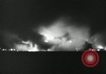 Standbild Vietcong Raketenangriff auf US-Airbase Da Nang Vietnam, 1967, aus Sekunde 44 historischem Filmmaterial Videoclip 65675029937