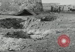 Standbild Vietcong Raketenangriff auf US-Airbase Da Nang Vietnam, 1967, aus Sekunde 57 historischem Filmmaterial Videoclip 65675029937