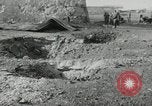 Standbild Vietcong Raketenangriff auf US-Airbase Da Nang Vietnam, 1967, aus Sekunde 58 historischem Filmmaterial Videoclip 65675029937