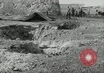 Standbild Vietcong Raketenangriff auf US-Airbase Da Nang Vietnam, 1967, aus Sekunde 60 historischem Filmmaterial Videoclip 65675029937