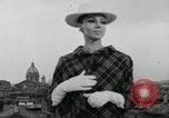 Standbild Heinz Riva's Winter Kollektion Rom Italien, 1967, aus Sekunde 23 historischem Filmmaterial Videoclip 65675029938