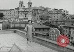 Standbild Heinz Riva's Winter Kollektion Rom Italien, 1967, aus Sekunde 29 historischem Filmmaterial Videoclip 65675029938