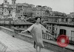 Standbild Heinz Riva's Winter Kollektion Rom Italien, 1967, aus Sekunde 32 historischem Filmmaterial Videoclip 65675029938