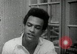 Standbild Huey Newton P Oakland California USA, 1968, aus Sekunde 20 historischem Filmmaterial Videoclip 65675029940