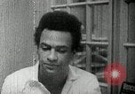 Standbild Huey Newton P Oakland California USA, 1968, aus Sekunde 22 historischem Filmmaterial Videoclip 65675029940