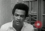 Standbild Huey Newton P Oakland California USA, 1968, aus Sekunde 23 historischem Filmmaterial Videoclip 65675029940