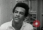 Standbild Huey Newton P Oakland California USA, 1968, aus Sekunde 24 historischem Filmmaterial Videoclip 65675029940