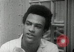 Standbild Huey Newton P Oakland California USA, 1968, aus Sekunde 28 historischem Filmmaterial Videoclip 65675029940