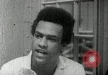 Standbild Huey Newton P Oakland California USA, 1968, aus Sekunde 29 historischem Filmmaterial Videoclip 65675029940