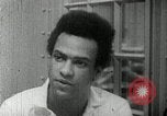 Standbild Huey Newton P Oakland California USA, 1968, aus Sekunde 31 historischem Filmmaterial Videoclip 65675029940