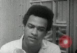 Standbild Huey Newton P Oakland California USA, 1968, aus Sekunde 32 historischem Filmmaterial Videoclip 65675029940