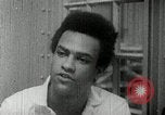Standbild Huey Newton P Oakland California USA, 1968, aus Sekunde 35 historischem Filmmaterial Videoclip 65675029940