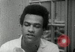 Standbild Huey Newton P Oakland California USA, 1968, aus Sekunde 39 historischem Filmmaterial Videoclip 65675029940