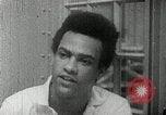 Standbild Huey Newton P Oakland California USA, 1968, aus Sekunde 42 historischem Filmmaterial Videoclip 65675029940