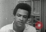 Standbild Huey Newton P Oakland California USA, 1968, aus Sekunde 47 historischem Filmmaterial Videoclip 65675029940