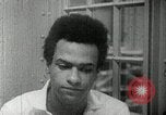 Standbild Huey Newton P Oakland California USA, 1968, aus Sekunde 53 historischem Filmmaterial Videoclip 65675029940