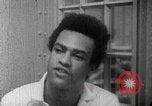Standbild Huey Newton P Oakland California USA, 1968, aus Sekunde 57 historischem Filmmaterial Videoclip 65675029940