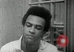 Standbild Huey Newton P Oakland California USA, 1968, aus Sekunde 58 historischem Filmmaterial Videoclip 65675029940