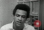 Standbild Huey Newton P Oakland California USA, 1968, aus Sekunde 59 historischem Filmmaterial Videoclip 65675029940