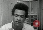 Standbild Huey Newton P Oakland California USA, 1968, aus Sekunde 60 historischem Filmmaterial Videoclip 65675029940