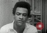 Standbild Huey Newton P Oakland California USA, 1968, aus Sekunde 61 historischem Filmmaterial Videoclip 65675029940