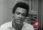 Standbild Huey Newton P Oakland California USA, 1968, aus Sekunde 62 historischem Filmmaterial Videoclip 65675029940