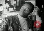Standbild Bobby Seale Oakland California USA, 1968, aus Sekunde 39 historischem Filmmaterial Videoclip 65675029941