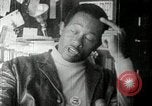 Standbild Bobby Seale Oakland California USA, 1968, aus Sekunde 43 historischem Filmmaterial Videoclip 65675029941