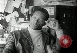 Standbild Bobby Seale Oakland California USA, 1968, aus Sekunde 55 historischem Filmmaterial Videoclip 65675029941
