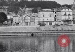 Immagine di prima guerra mondiale ha distrutto il ponte sul fiume Chateau-Thierry Francia, 1918, secondo 7 filmato di repertorio 65675029962