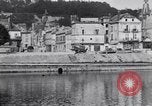 Immagine di prima guerra mondiale ha distrutto il ponte sul fiume Chateau-Thierry Francia, 1918, secondo 8 filmato di repertorio 65675029962