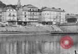 Immagine di prima guerra mondiale ha distrutto il ponte sul fiume Chateau-Thierry Francia, 1918, secondo 24 filmato di repertorio 65675029962