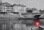Immagine di prima guerra mondiale ha distrutto il ponte sul fiume Chateau-Thierry Francia, 1918, secondo 29 filmato di repertorio 65675029962