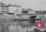 Immagine di prima guerra mondiale ha distrutto il ponte sul fiume Chateau-Thierry Francia, 1918, secondo 32 filmato di repertorio 65675029962